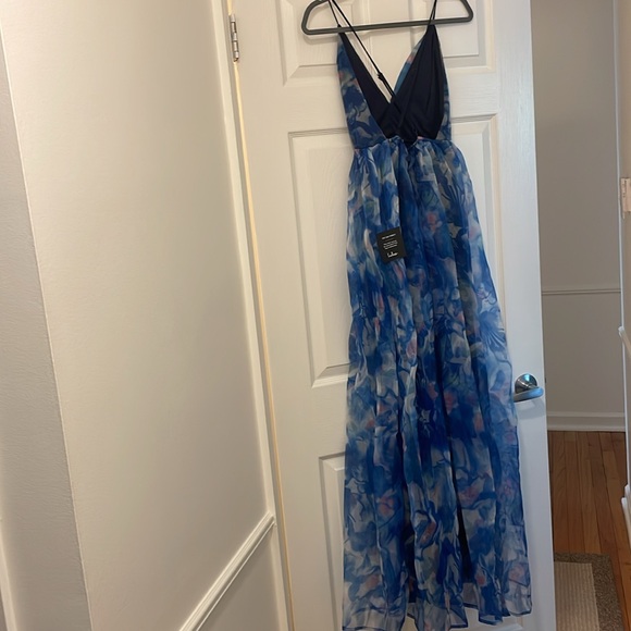 GORGEOUS LULUS MAXI! NEW WITH TAGS. - Picture 4 of 4